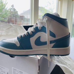 Brand new Women's Air Jordan University Blue